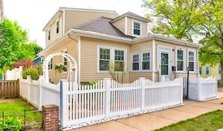 14 Sterling St, Quincy, MA 02171