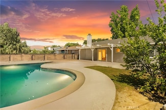 23330 Schoolcraft St, West Hills, CA 91307