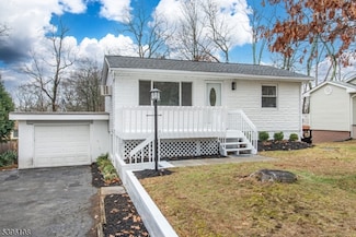 315 Santa fe Trail, Hopatcong, NJ 07843