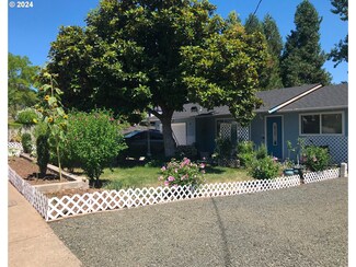 1861 NW Keasey St, Roseburg, OR 97471