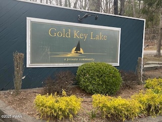 149 Arbor Dr, Gold Key Lake, PA 18337