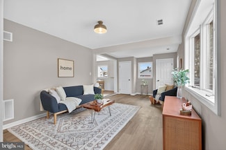 2472 Leaman Rd, Ronks, PA 17572