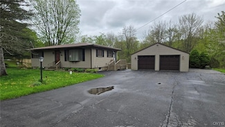 2704 Lamson Rd, Phoenix, NY 13135