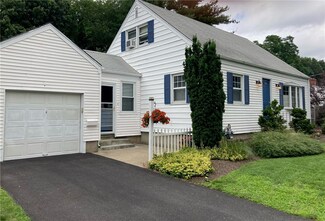 112 Zinnia Dr, Cranston, RI 02920