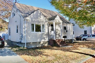 25 Carlton St, Peabody, MA 01960