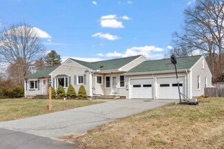 8 Center Cir, Plaistow, NH 03865
