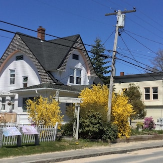 358 Main St, Winter Harbor, ME 04693