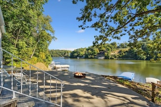 26040 224th Ave, Delhi, IA 52223