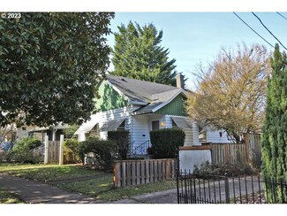 1653 SE Sherrett St, Portland, OR 97202