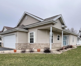 8229 Pointe Dr, Crown Point, IN 46307