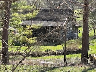 6033 Siemon Rd, Batesville, IN 47006