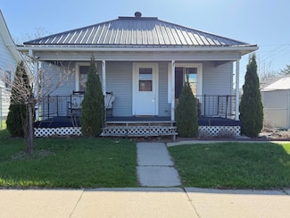 1018 Kilbourn Ave, Tomah, WI 54660