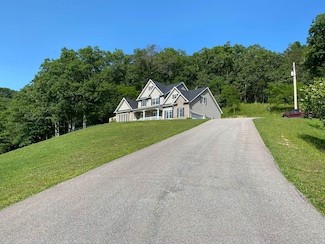 8245 Whites Creek Rd, Wayne, WV 25570