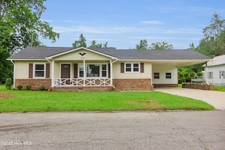 208 Buck Ln, Vanceboro, NC 28586