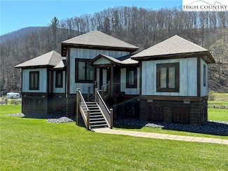 972 W Deep Ford Rd, Lansing, NC 28643