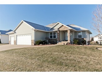 461 Sunset Dr, Fairfax, IA 52228