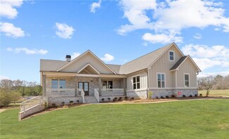 44 Palomino Cir, Hoschton, GA 30548