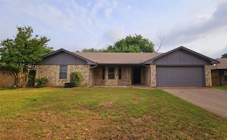 1015 De Pauw Dr, Arlington, TX 76012