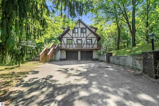 4652 Briarcliff Dr, Traverse City, MI 49684