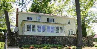 240 Lane 212 Hamilton Lake, Hamilton, IN 46742
