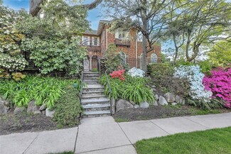 612 Elmgrove Ave, Providence, RI 02906