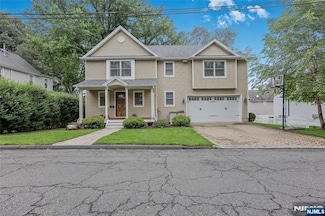 194 9th St, Cresskill, NJ 07626
