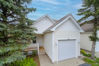 70 Spinnaker Dr, Manistee, MI 49660