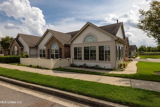 8699 Parkview Oaks Cir, Olive Branch, MS 38654
