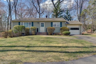 160 Jerome Ave, Paramus, NJ 07652