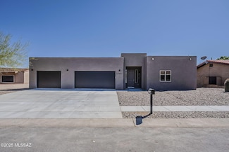 121 W Calle Escudilla, Green Valley, AZ 85614