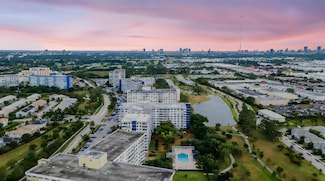 4350 Hillcrest Dr Unit 917, Hollywood, FL 33021