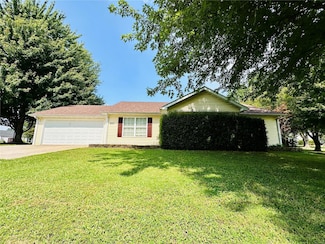 203 Redwood Dr, Elsberry, MO 63343