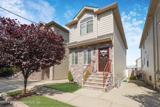 5 Montana Ct, Staten Island, NY 10303