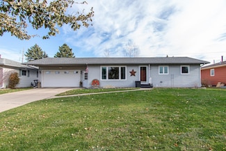 706 Rensvold Blvd, Moorhead, MN 56560