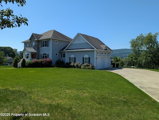 302 School Side Dr, Throop, PA 18512