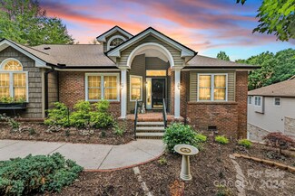 124 Jenny Lind Dr, Hendersonville, NC 28791