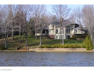 1551 Lake Crest Dr, Roaming Shores, OH 44084