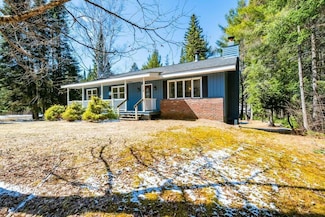 92 Beechwood Dr, Saranac Lake, NY 12983
