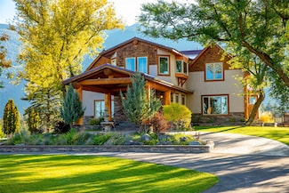 1335 Mooring Rd, Columbia Falls, MT 59912