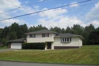 430 Delaware St, Mayfield, PA 18433