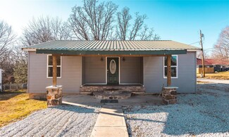 435 Gridley St, Steelville, MO 65565