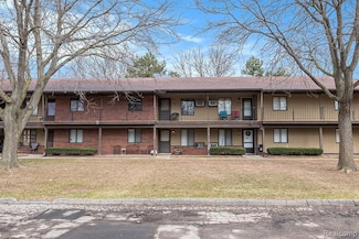 30488 Utica Rd, Roseville, MI 48066