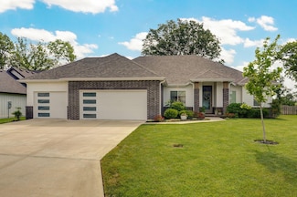 735 N Fox Hill Cir, Nixa, MO 65714