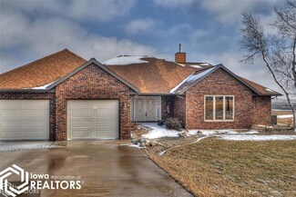 312 Lincoln Valley Dr, State Center, IA 50247