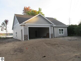 505 Lake St, Elk Rapids, MI 49629