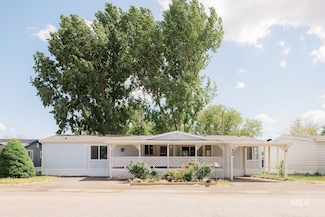 279 E 10th St N, Mountain Home, ID 83647