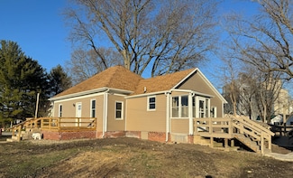 100 S West St, Sadorus, IL 61872