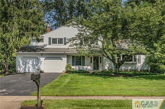 27 Brook Dr E, Princeton, NJ 08540