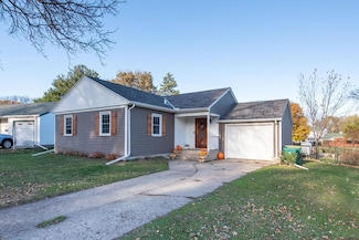 112 N Park Ln, Le Sueur, MN 56058