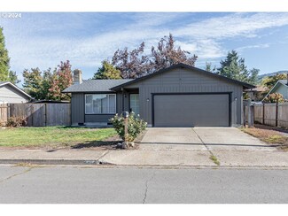 477 70th St, Springfield, OR 97478